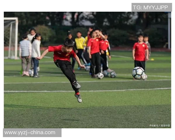 足球新手必看:全面提升团队协作能力的实用指南与技巧分享 足球新手必看:全面提升团队协作能力的实用指南与技巧分享