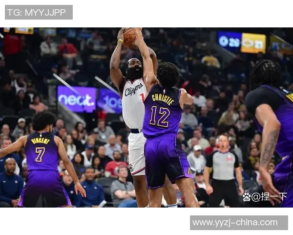 2015年湖人与快船激战回顾:洛杉矶德比的精彩瞬间与经典对决 2015年湖人与快船激战回顾:洛杉矶德比的精彩瞬间与经典对决